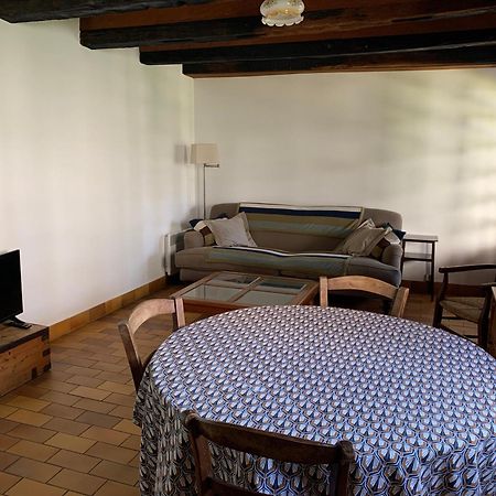 Spacious Apartment In A Charming, Tranquil Village Saint-Vincent-Rive-dʼOlt Kültér fotó