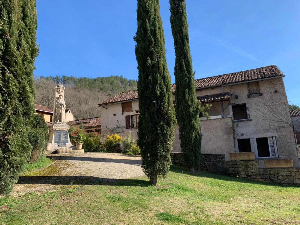 Spacious Apartment In A Charming, Tranquil Village Saint-Vincent-Rive-dʼOlt Kültér fotó