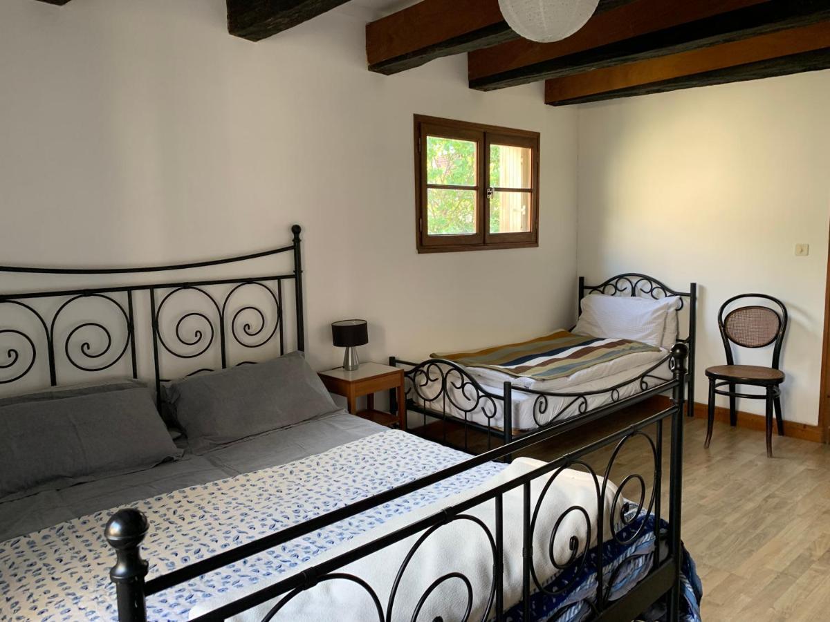 Spacious Apartment In A Charming, Tranquil Village Saint-Vincent-Rive-dʼOlt Kültér fotó