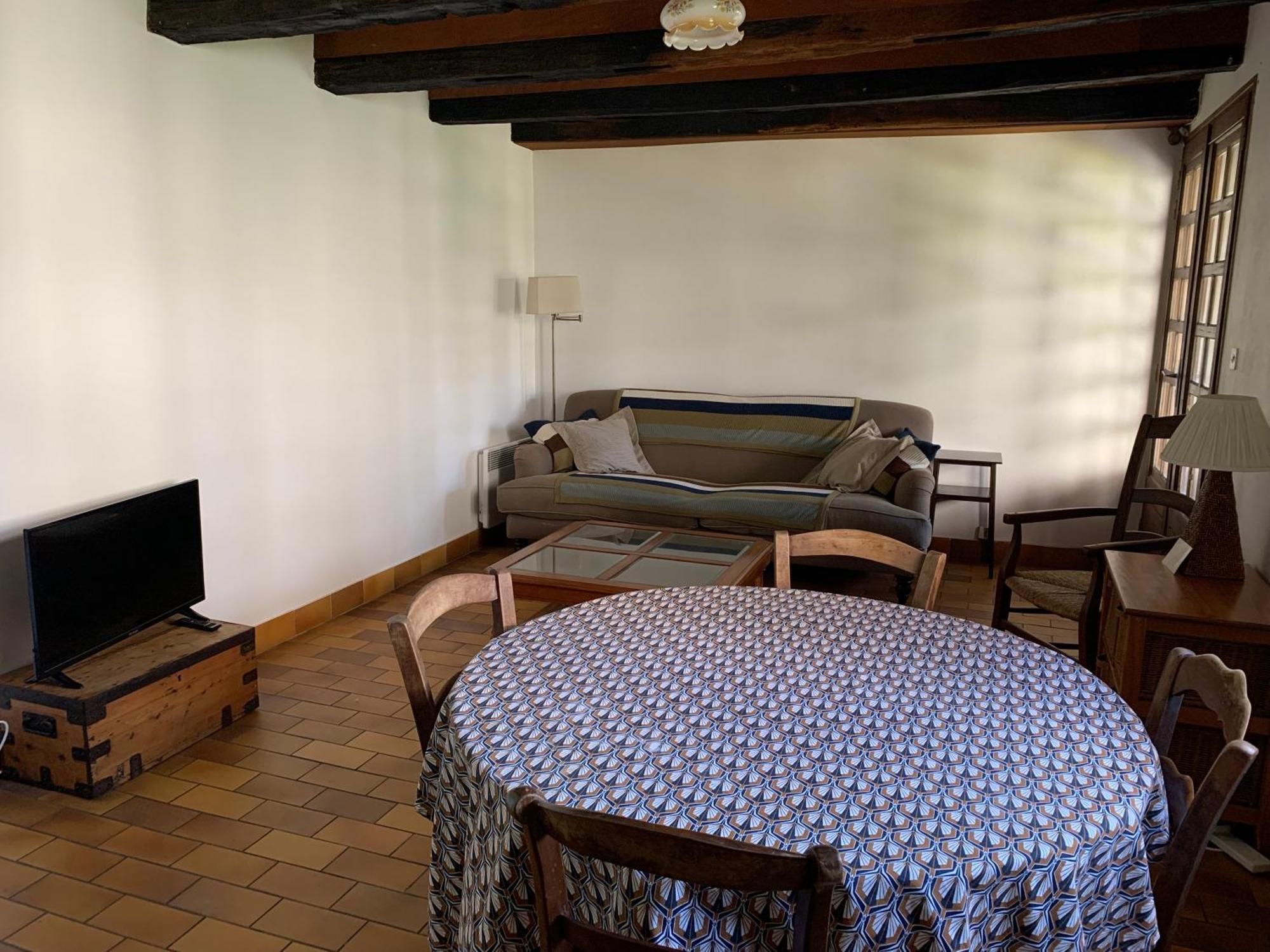 Spacious Apartment In A Charming, Tranquil Village Saint-Vincent-Rive-dʼOlt Kültér fotó